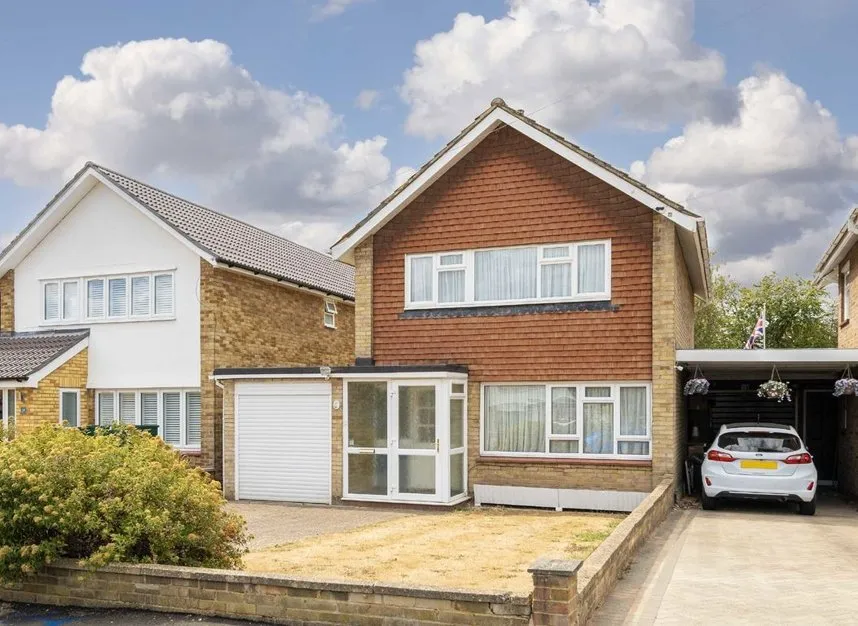3 bed house for sale — Saxonbury Avenue, Sunbury-On-Thames, TW16