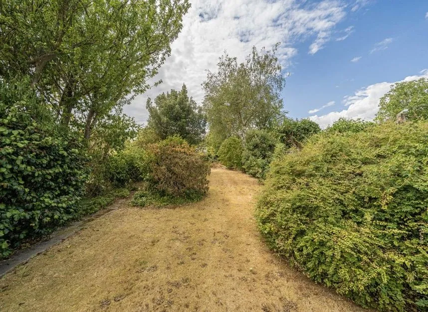 Saxonbury Avenue, Sunbury-On-Thames, TW16, photo 10