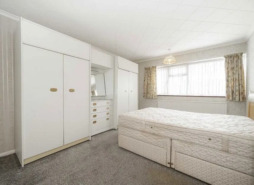 Saxonbury Avenue, Sunbury-On-Thames, TW16, photo 7
