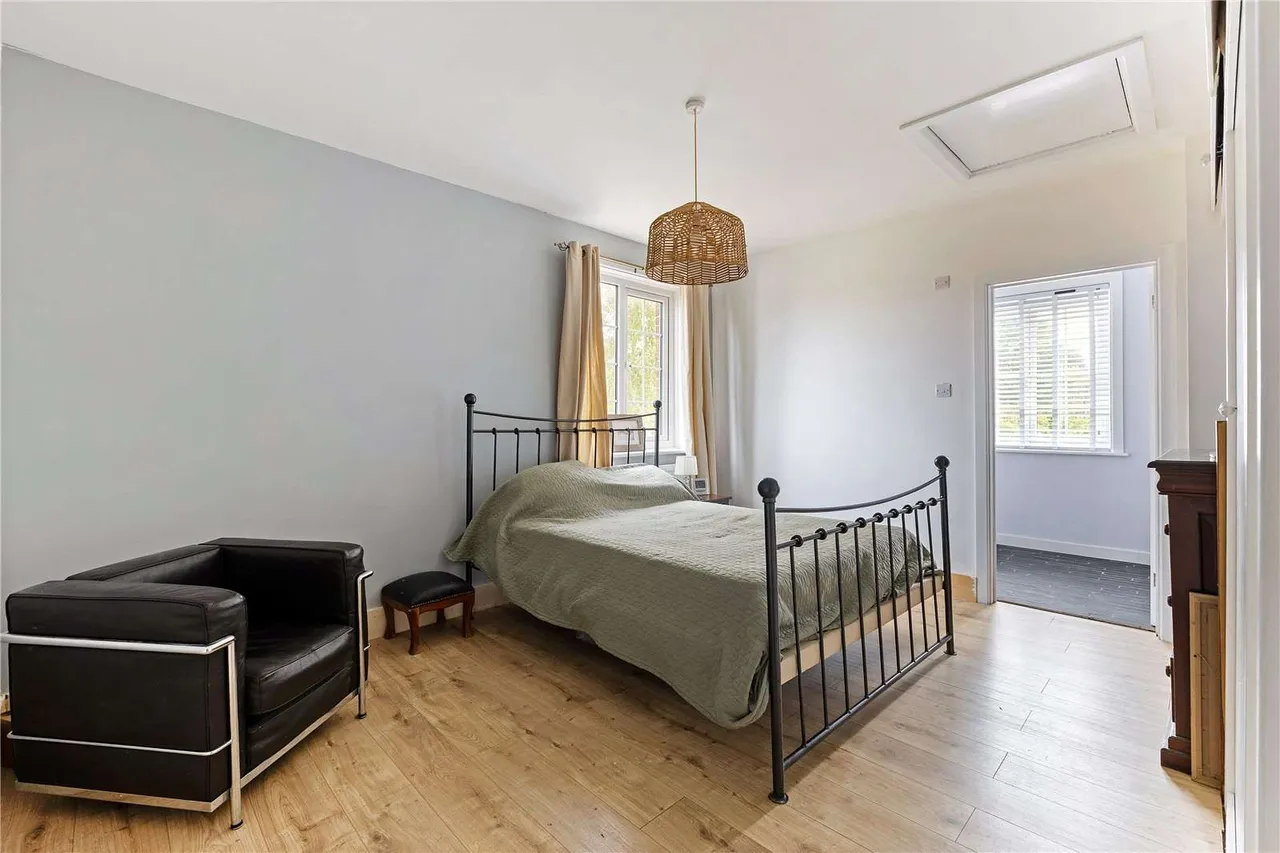 Weydon Farm Lane, Farnham, Surrey, GU9 8QJ, photo 9