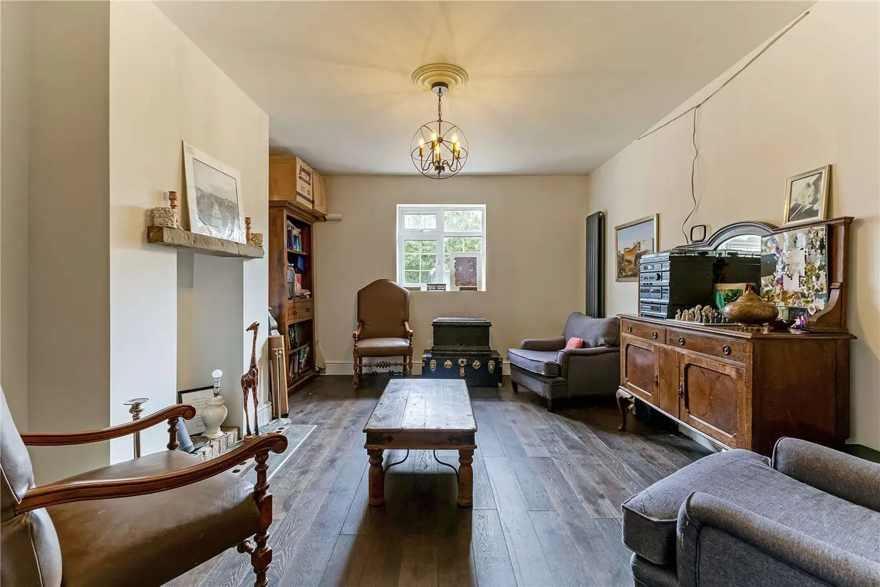 Weydon Farm Lane, Farnham, Surrey, GU9 8QJ, photo 4