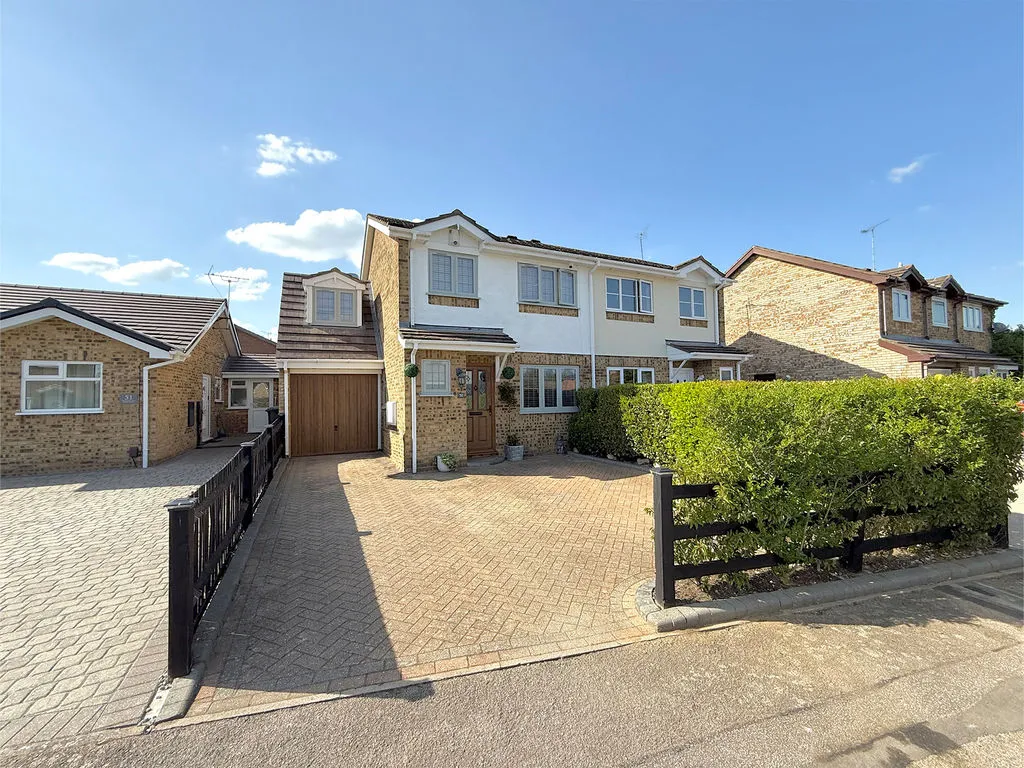 4 bed house for sale — Harlestone Close, Luton LU3 4DW