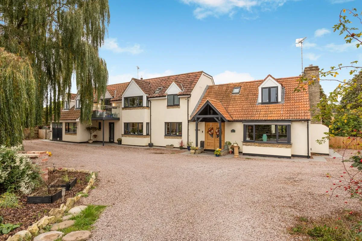 5 bed house for sale, Hardwater Road, Great Doddington, NN29