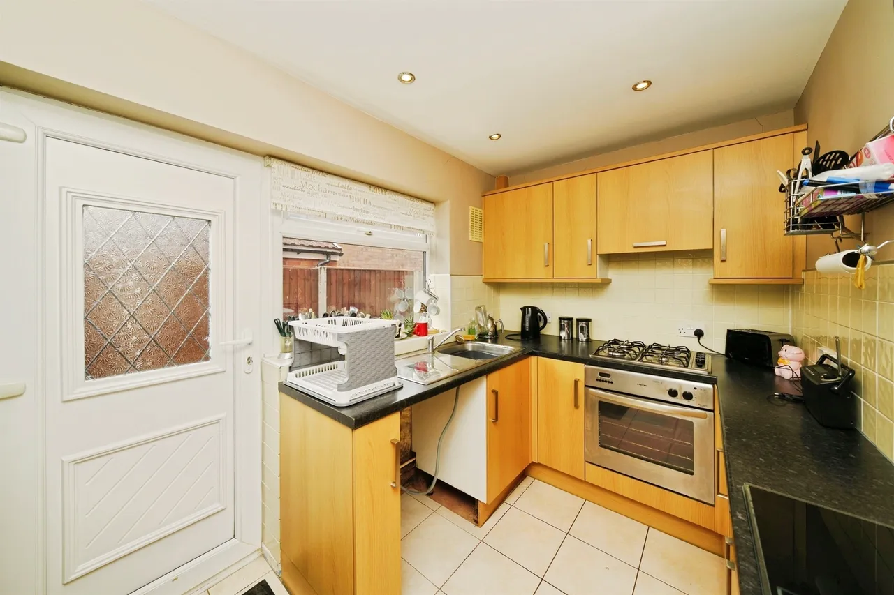 Sunningdale Drive, Bromborough, Wirral, photo 5