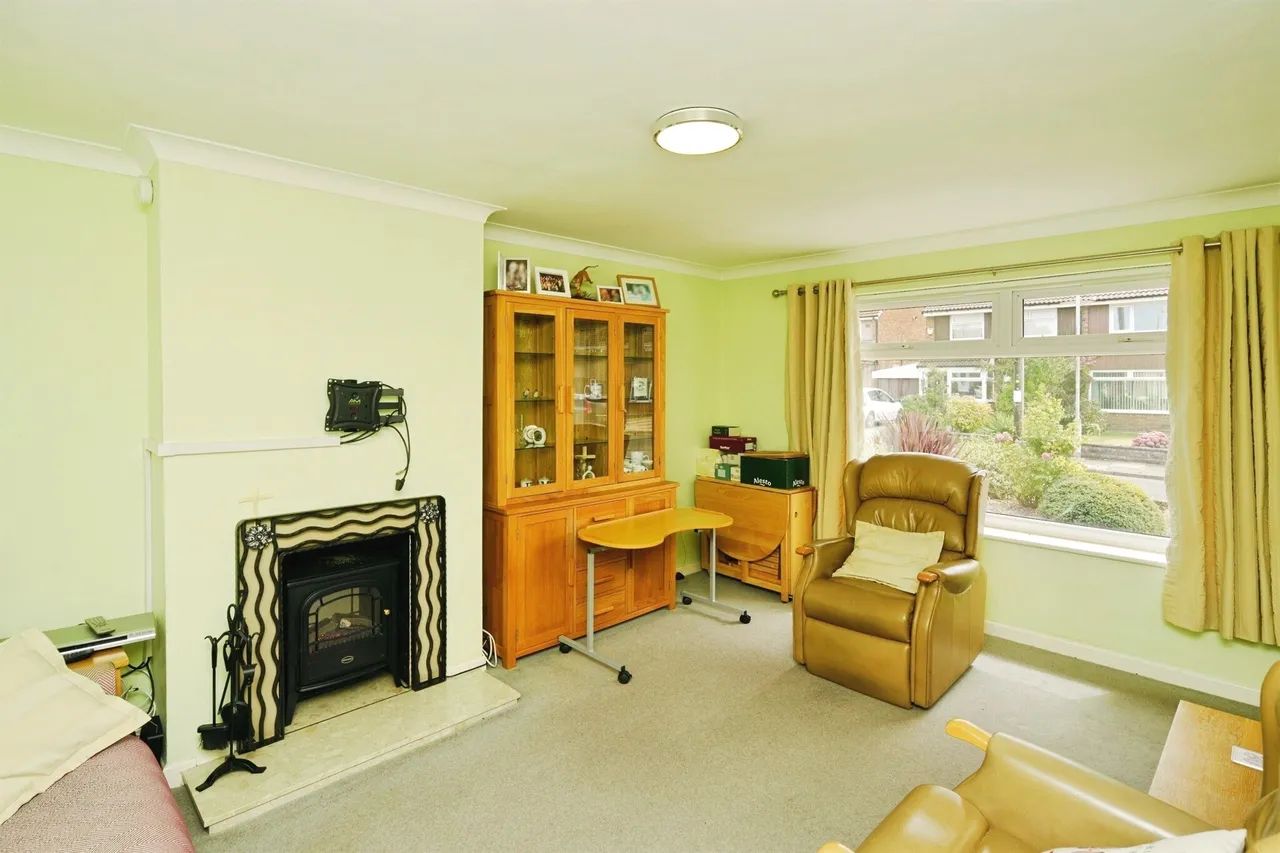 Sunningdale Drive, Bromborough, Wirral, photo 2