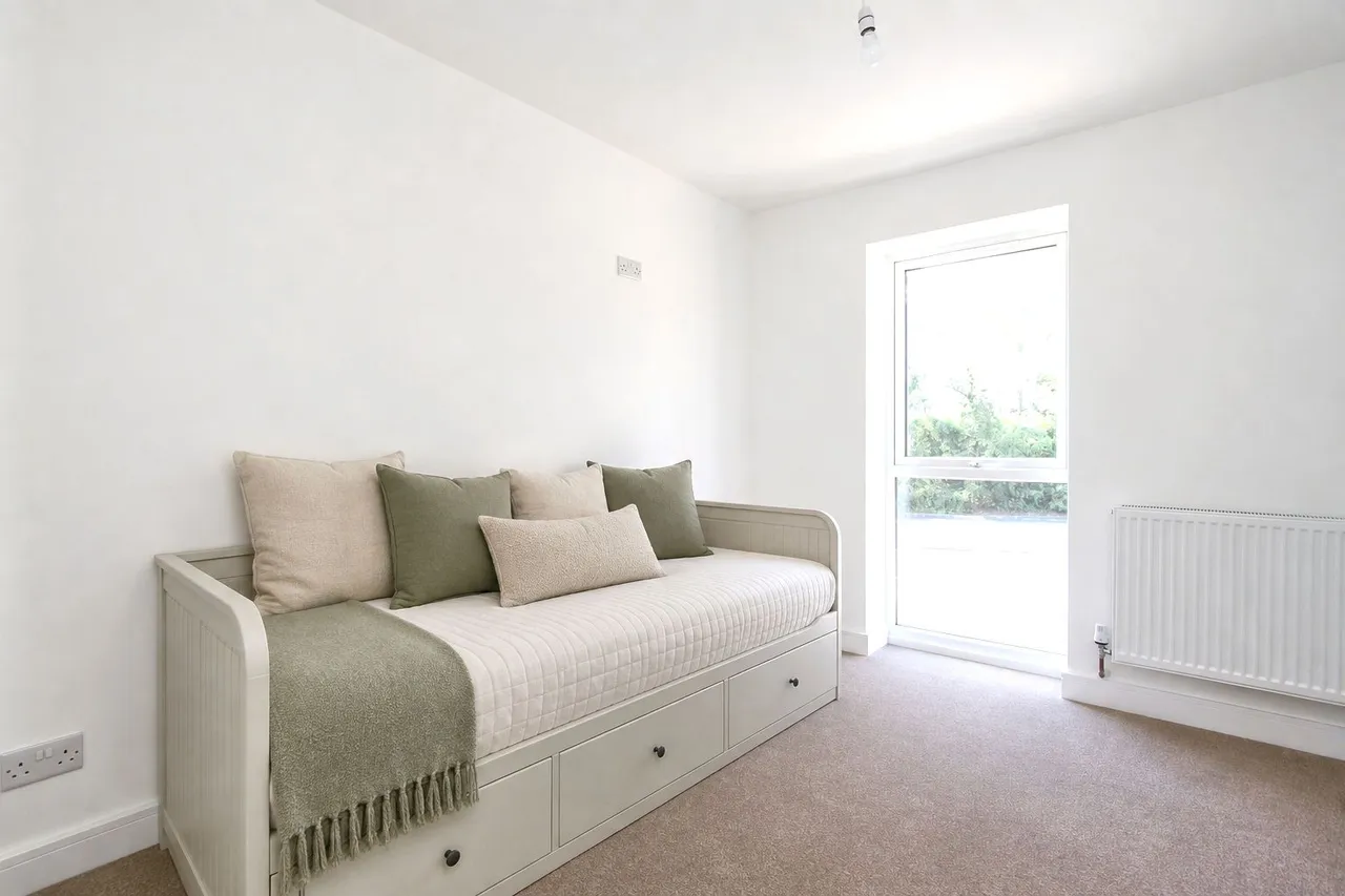 Gloucester Road, Rudgeway, photo 11