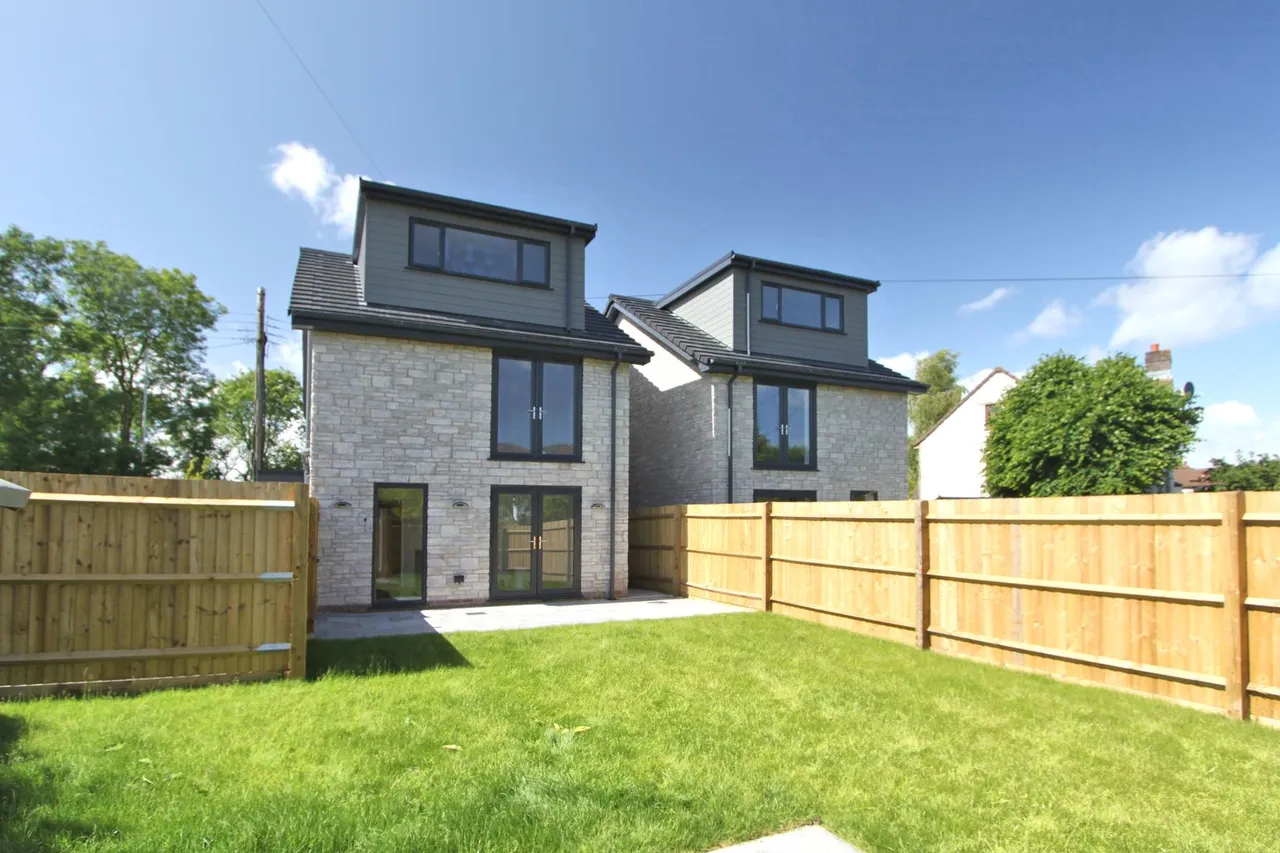 4 bed house for sale, Gloucester Road, Rudgeway