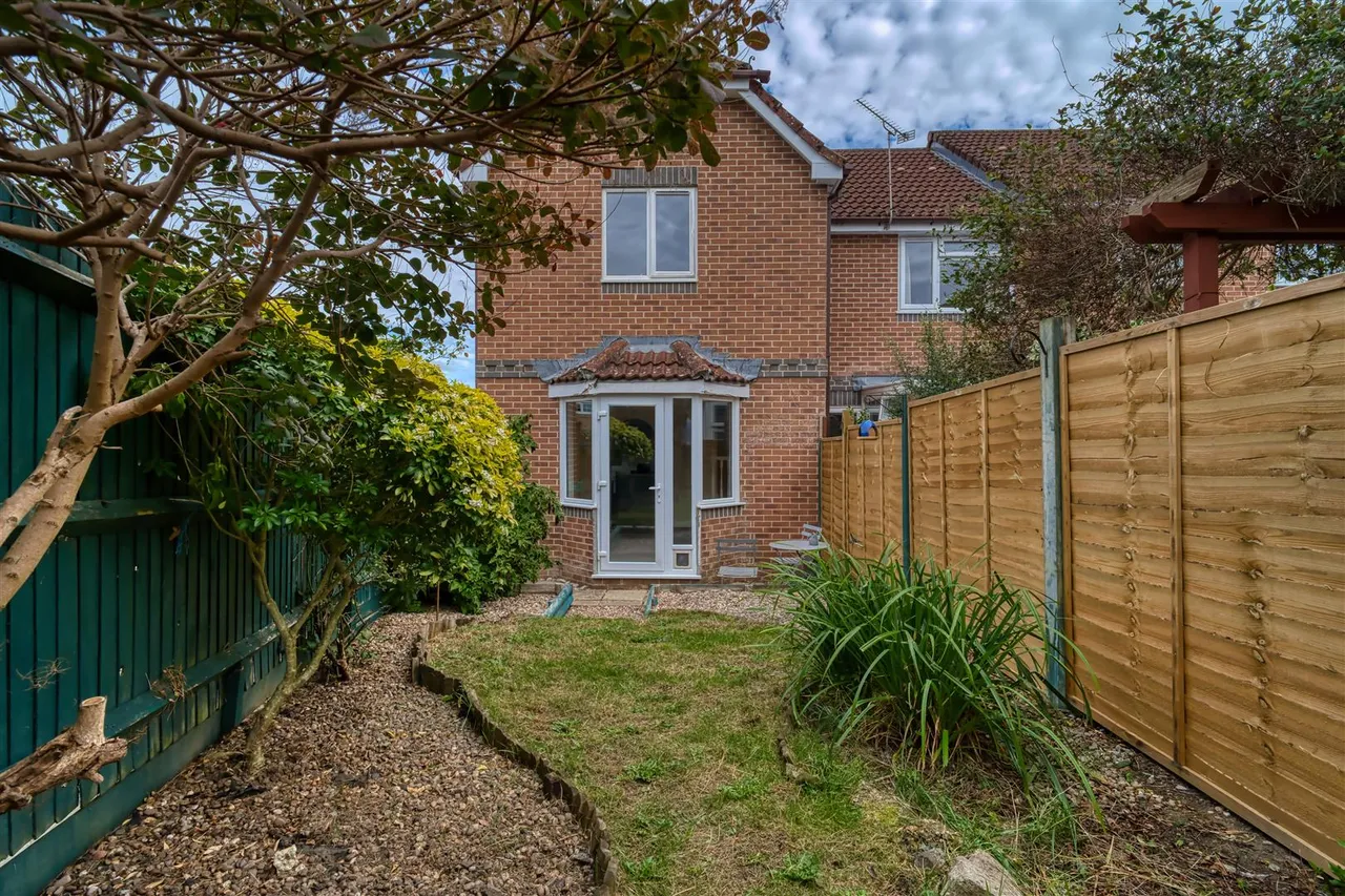 Ivy Close, Gillingham, photo 2