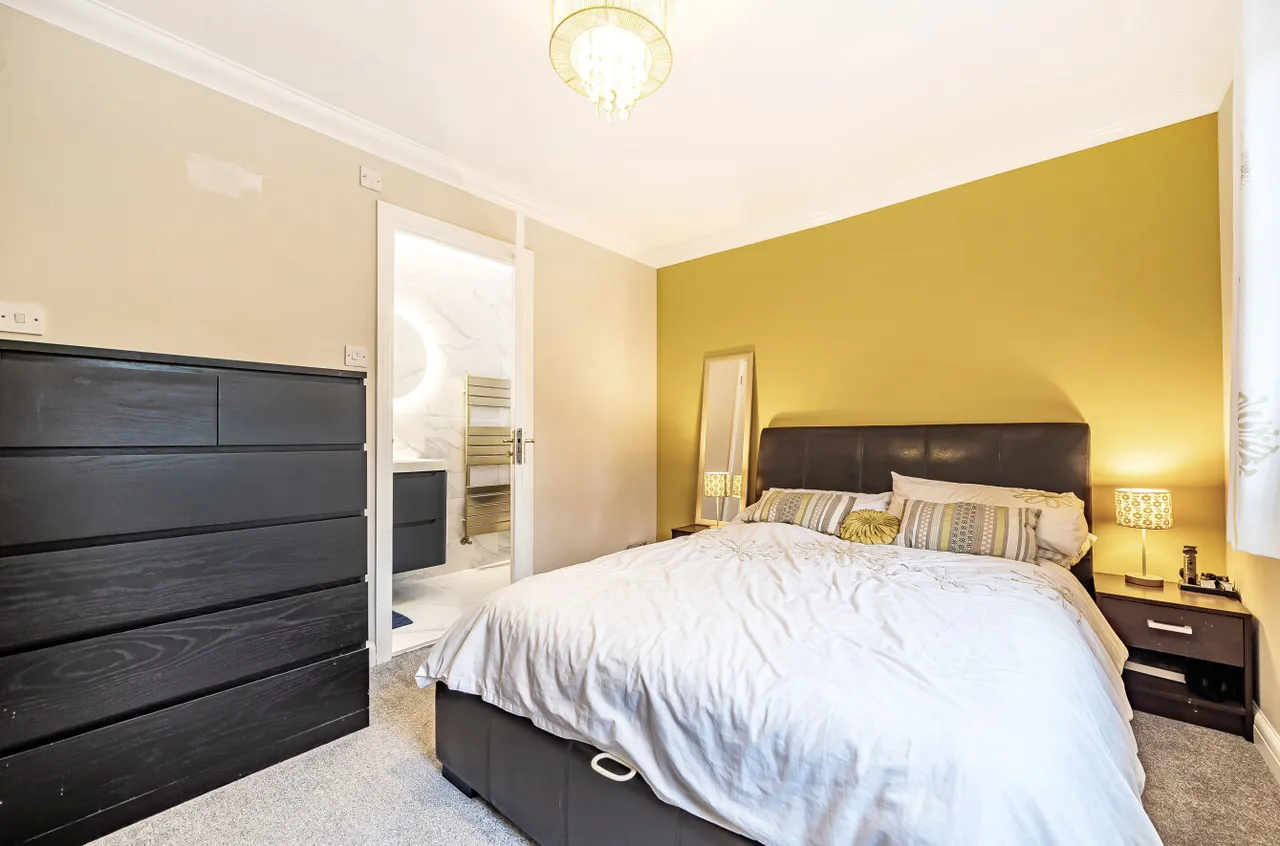 Minehurst Road, Mytchett, Camberley, Surrey, GU16 6JP, photo 4