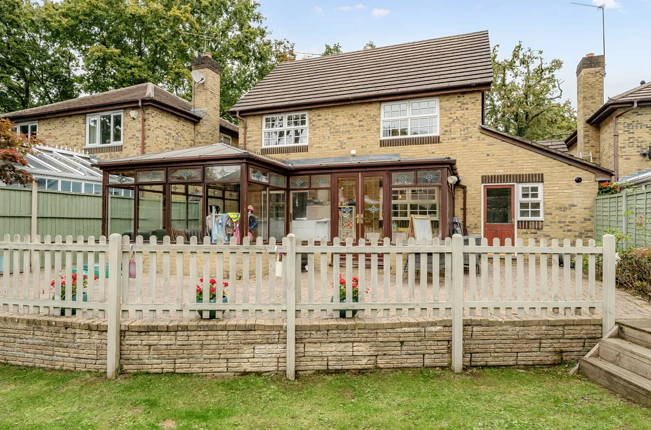 Minehurst Road, Mytchett, Camberley, Surrey, GU16 6JP, photo 10
