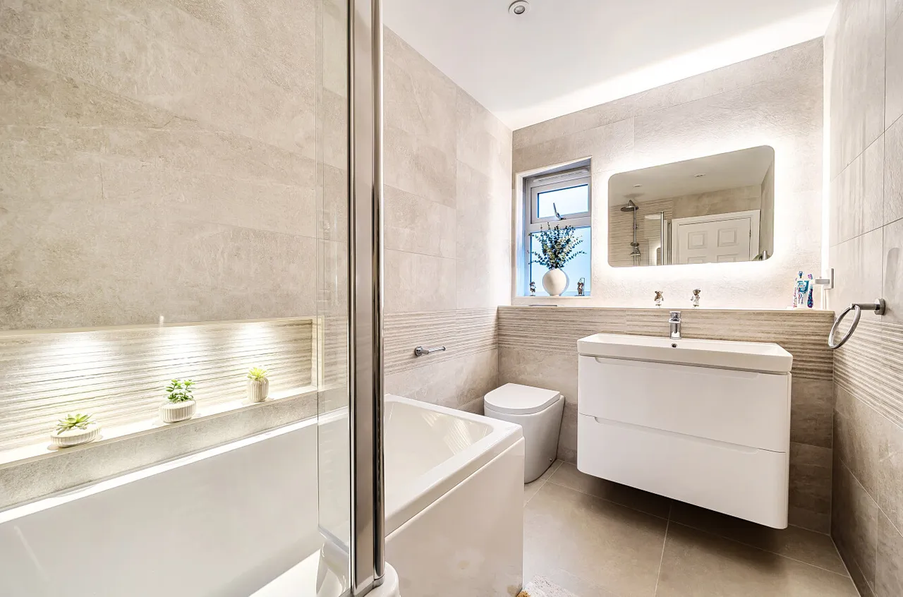 Minehurst Road, Mytchett, Camberley, Surrey, GU16 6JP, photo 3