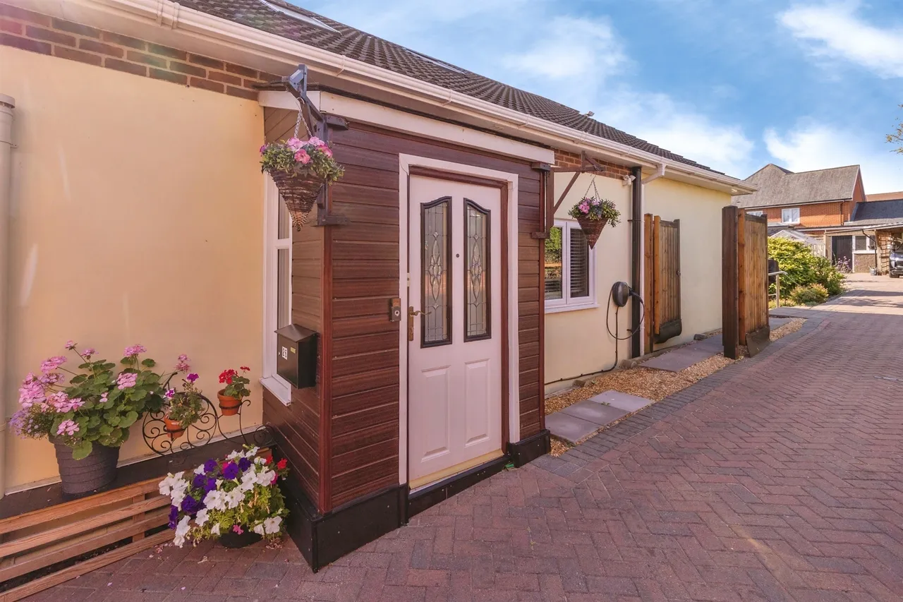 Avondale Road, Waterlooville, PO7, photo 20