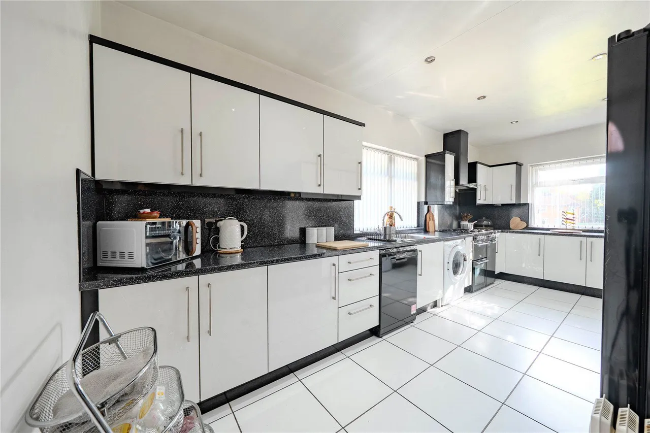 Allerton Grange Avenue, Leeds, LS17, photo 15