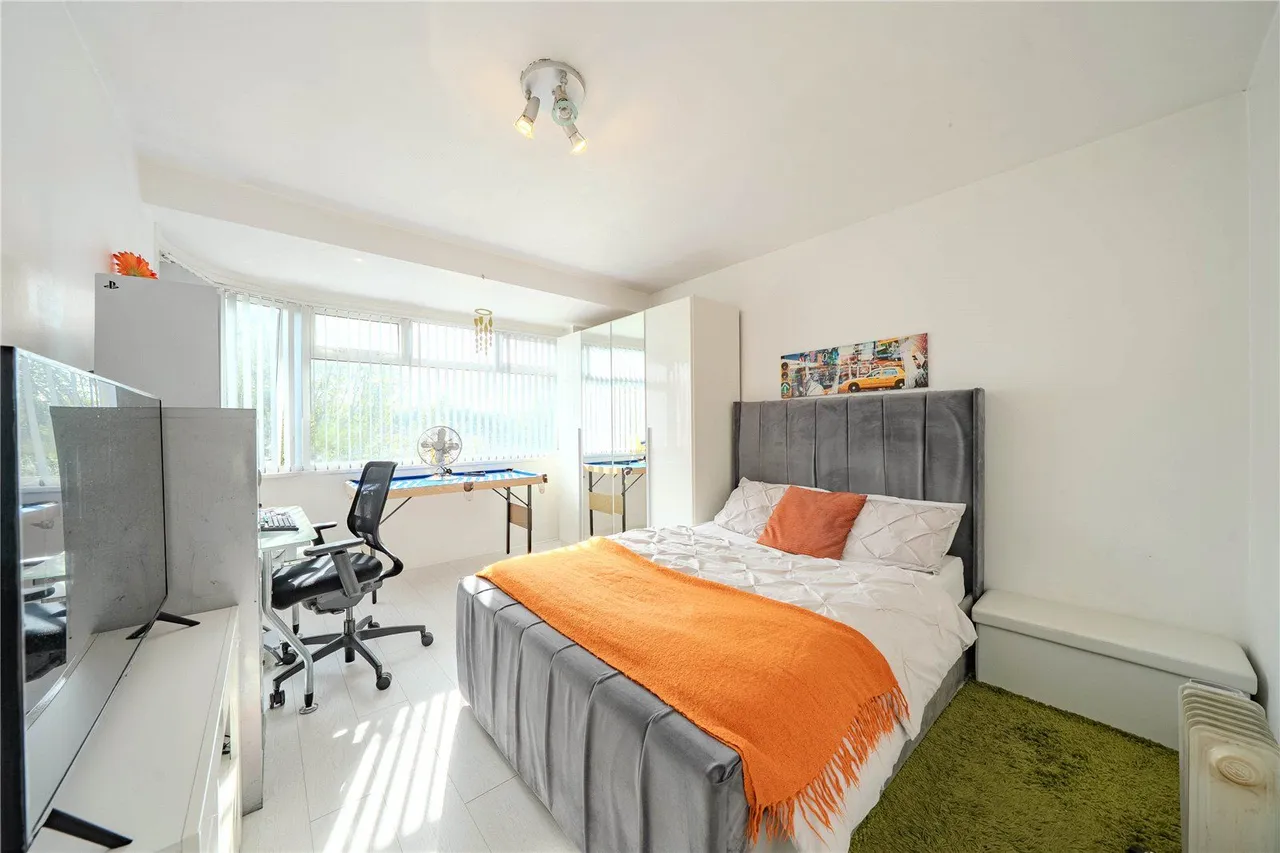 Allerton Grange Avenue, Leeds, LS17, photo 7