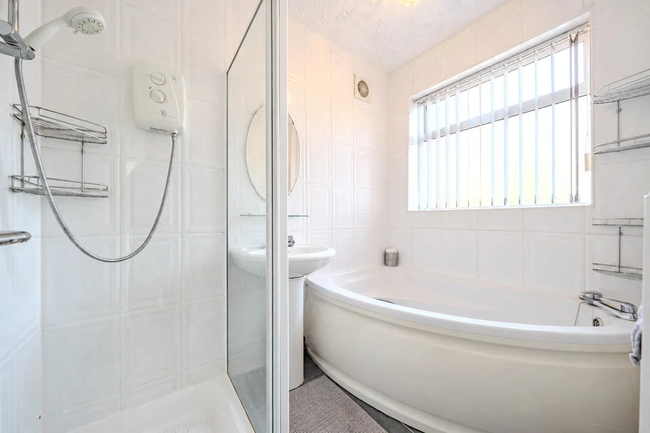 Allerton Grange Avenue, Leeds, LS17, photo 9