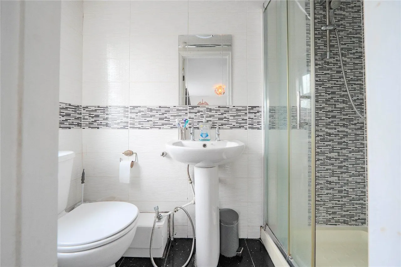 Allerton Grange Avenue, Leeds, LS17, photo 13