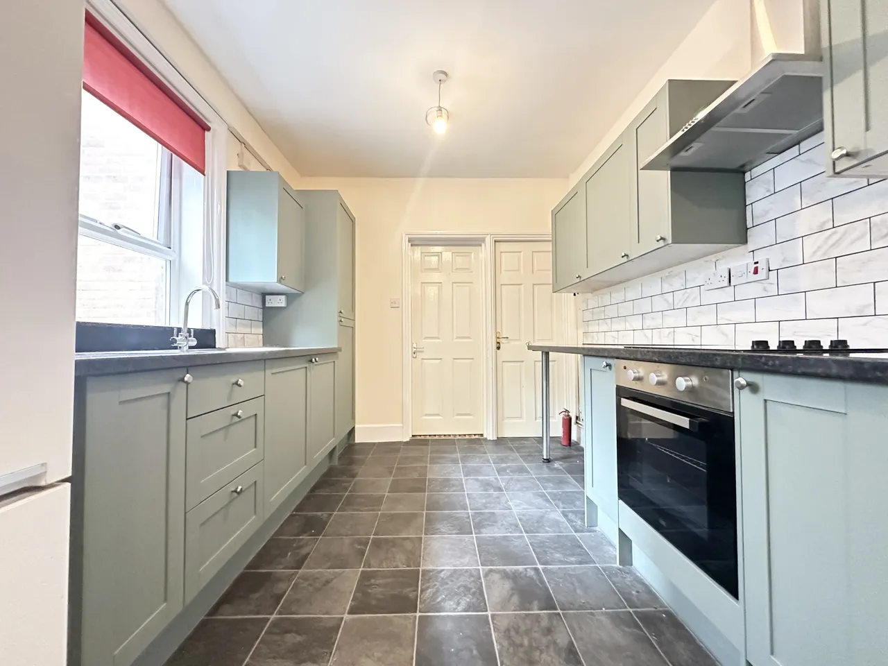 Park End Road, GL1, photo 2