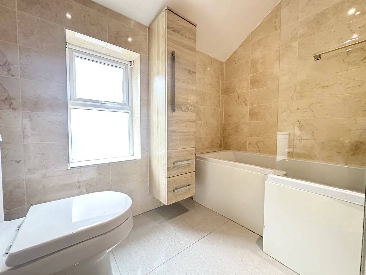 Park End Road, GL1, photo 4