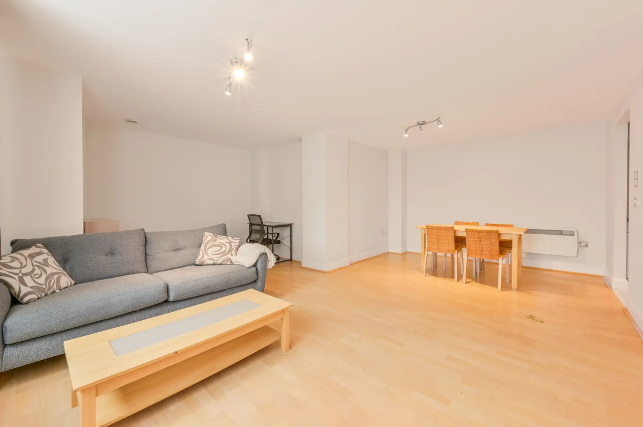 16 Mercury House, Heathcroft, London, photo 6
