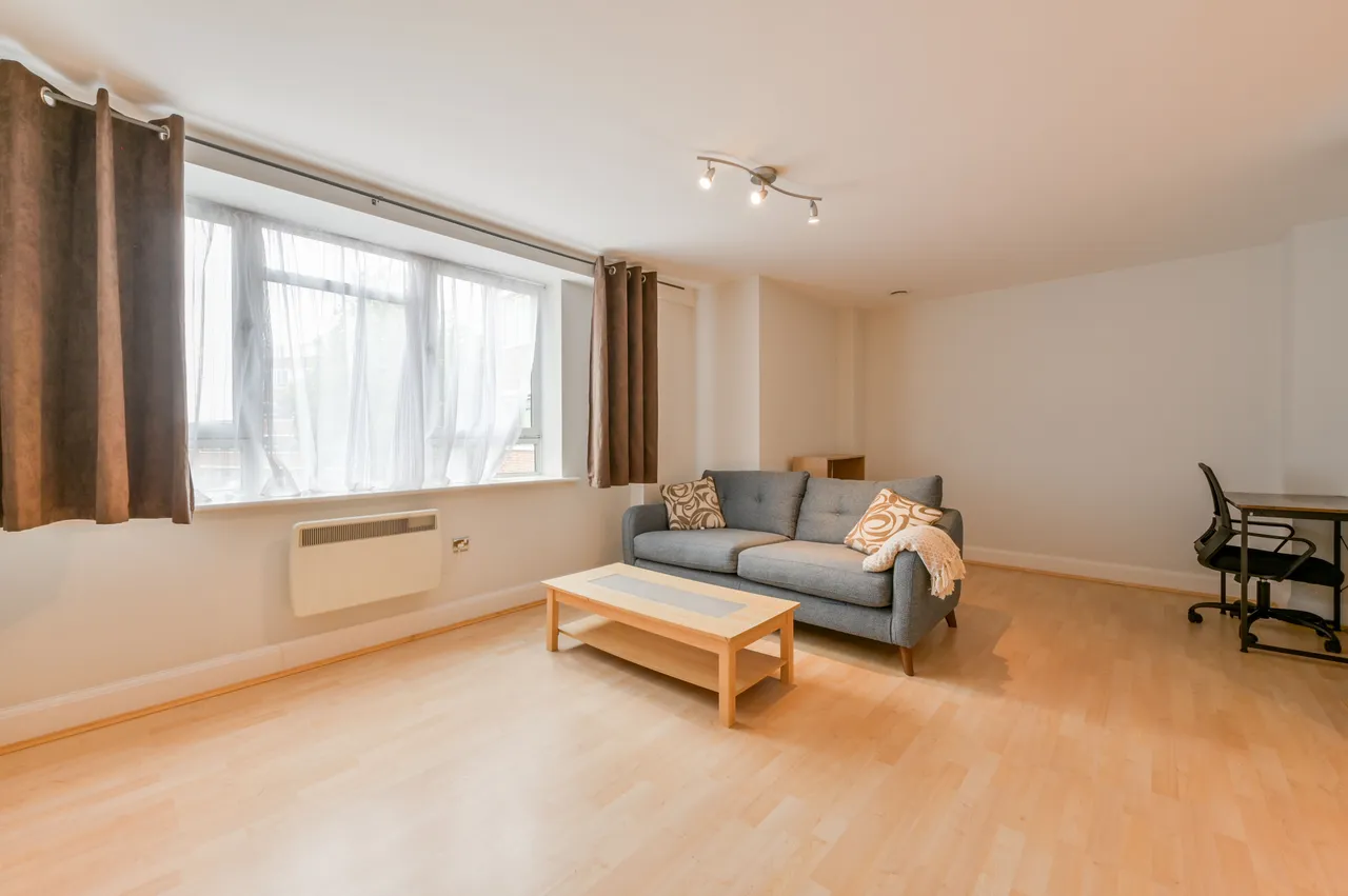 16 Mercury House, Heathcroft, London, photo 2