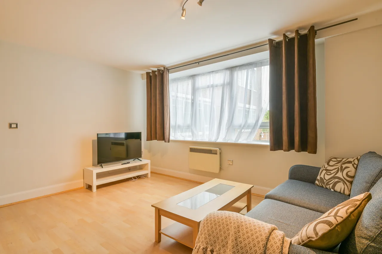 16 Mercury House, Heathcroft, London, photo 9