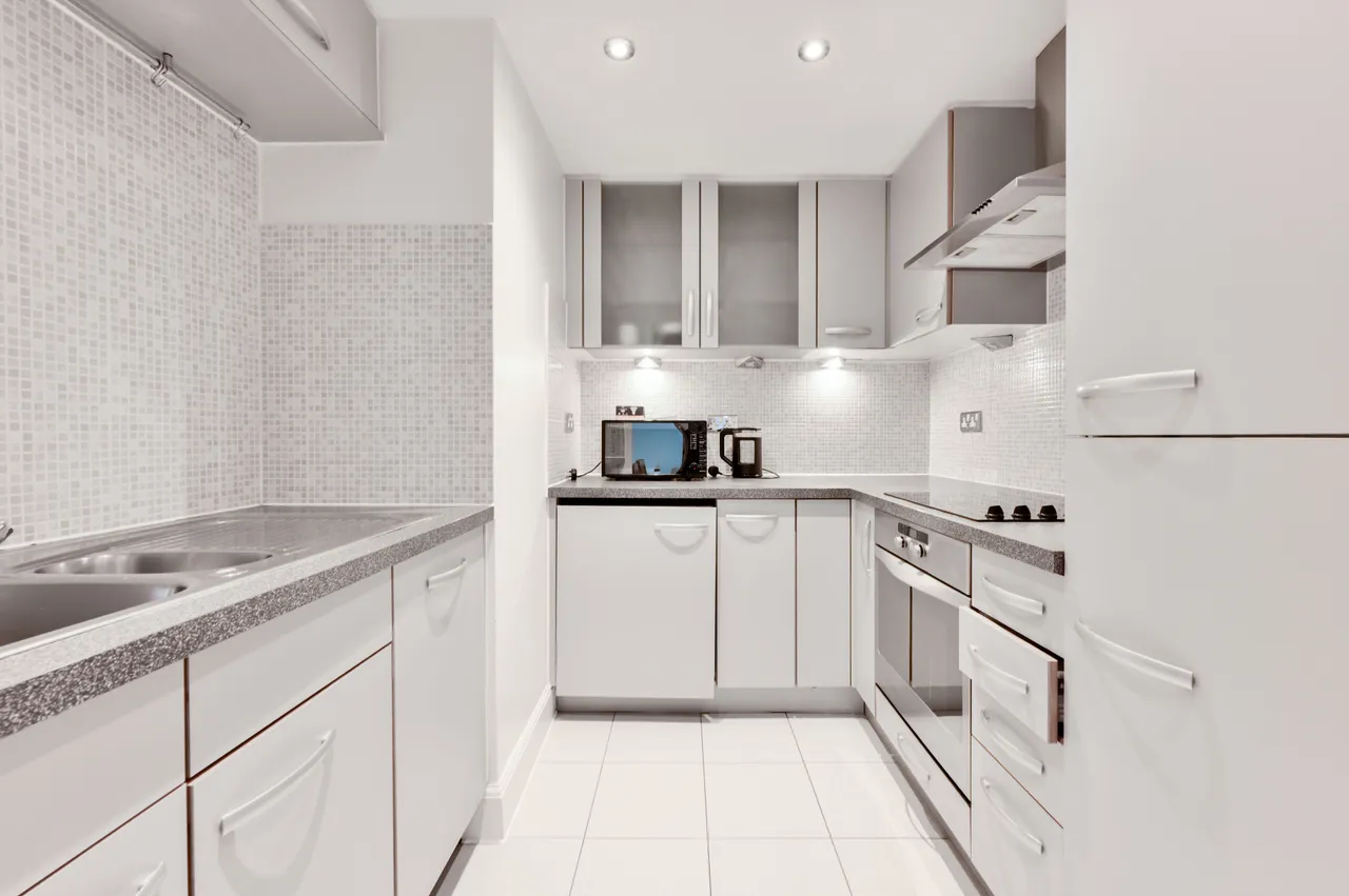 16 Mercury House, Heathcroft, London, photo 4