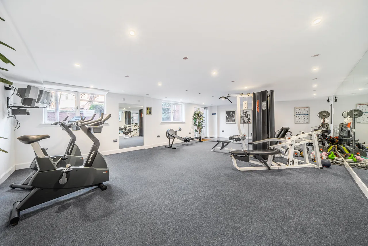 16 Mercury House, Heathcroft, London, photo 5