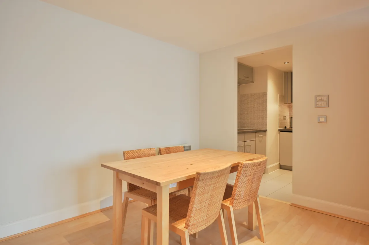 16 Mercury House, Heathcroft, London, photo 10