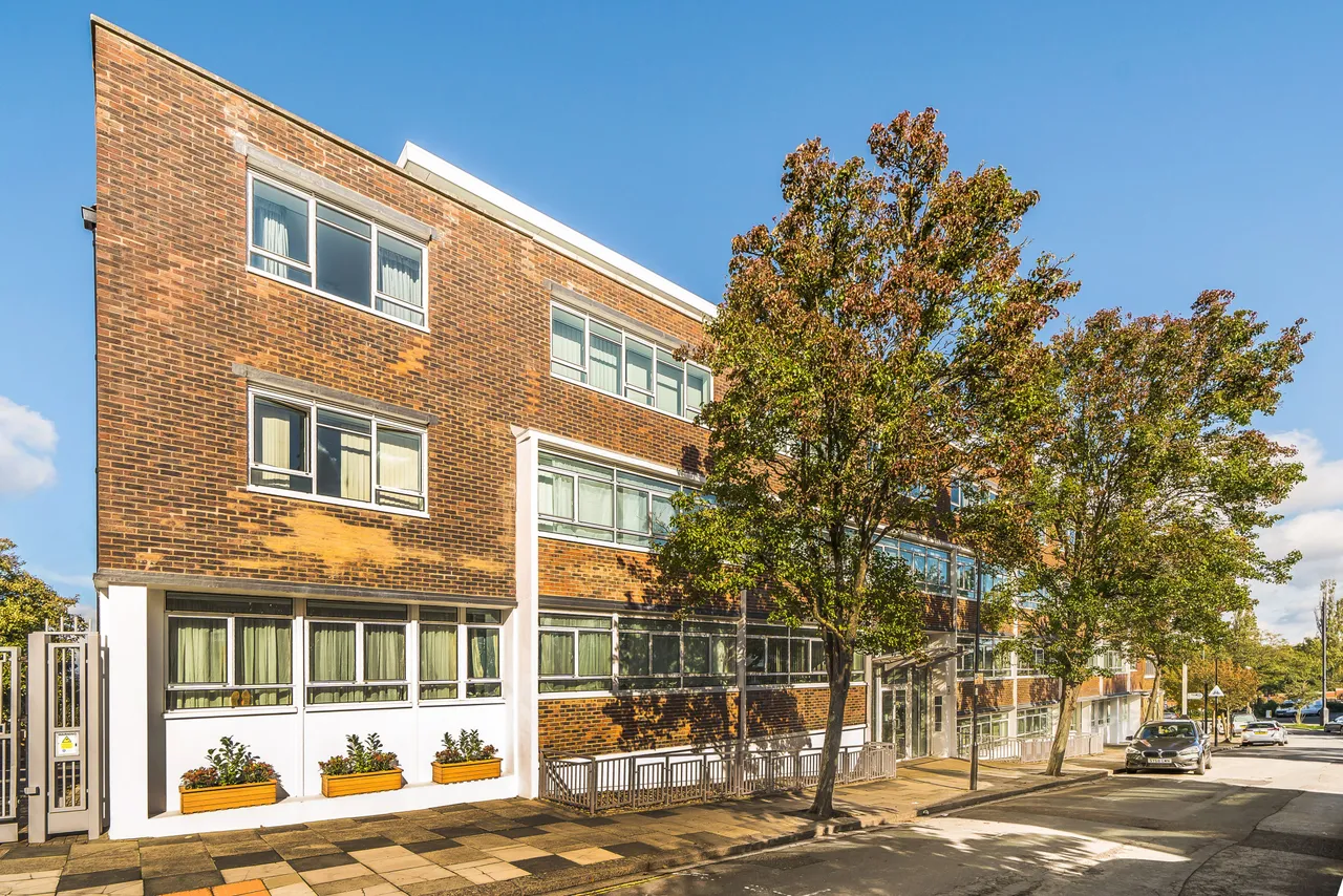 1 bed flat to rent — 16 Mercury House, Heathcroft, London