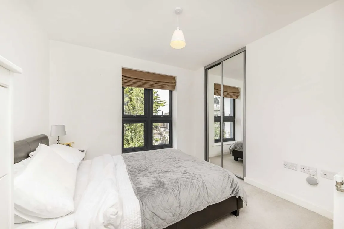 Garratt Lane, SW17, photo 4