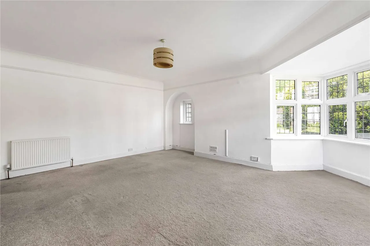 Oxford Court, Queens Drive, London, W3 0HH, photo 5