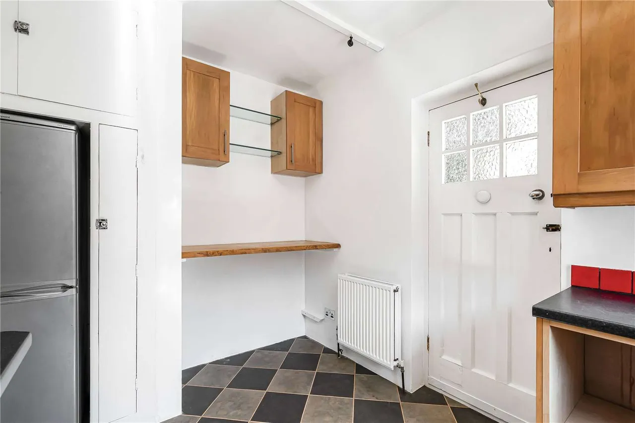 Oxford Court, Queens Drive, London, W3 0HH, photo 3
