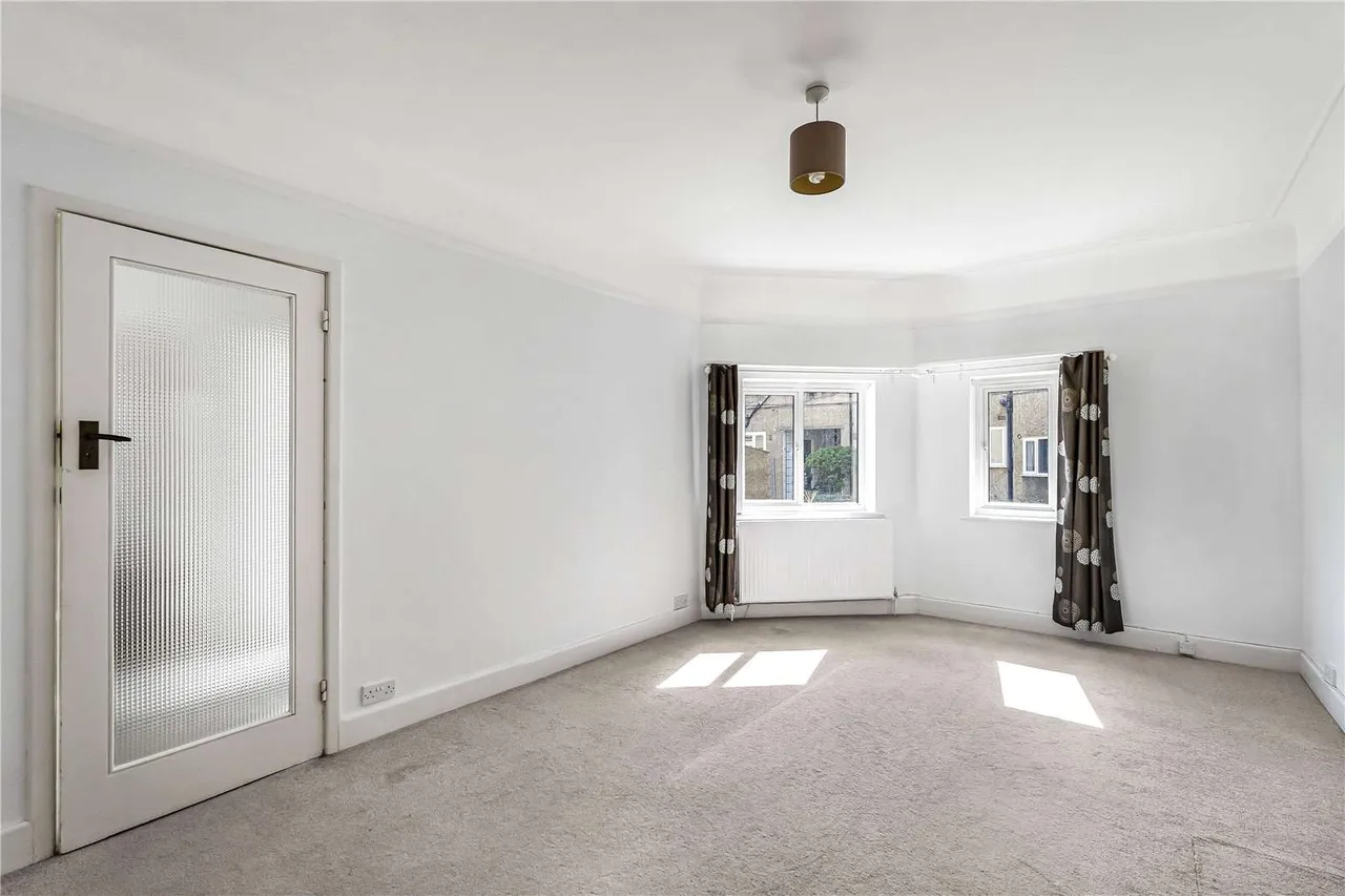 Oxford Court, Queens Drive, London, W3 0HH, photo 7