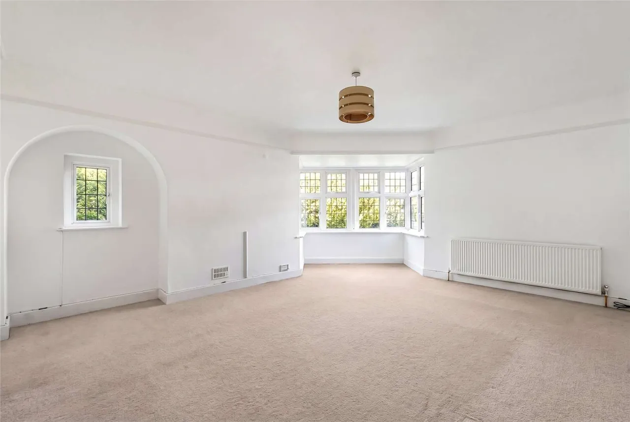 Oxford Court, Queens Drive, London, W3 0HH, photo 4