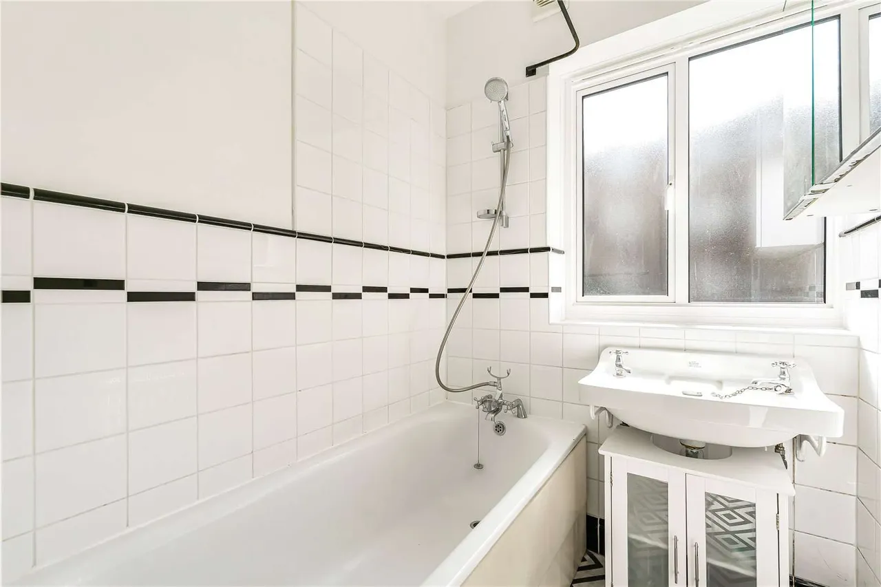 Oxford Court, Queens Drive, London, W3 0HH, photo 10
