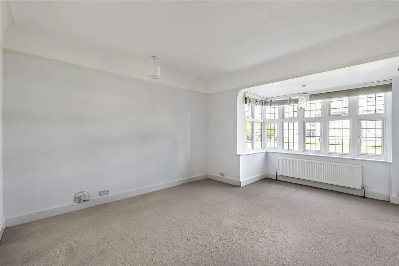 Oxford Court, Queens Drive, London, W3 0HH, photo 6
