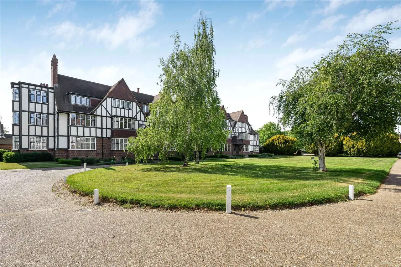 Oxford Court, Queens Drive, London, W3 0HH, photo 11