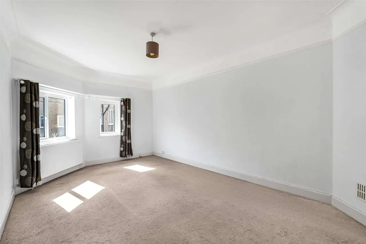 Oxford Court, Queens Drive, London, W3 0HH, photo 8