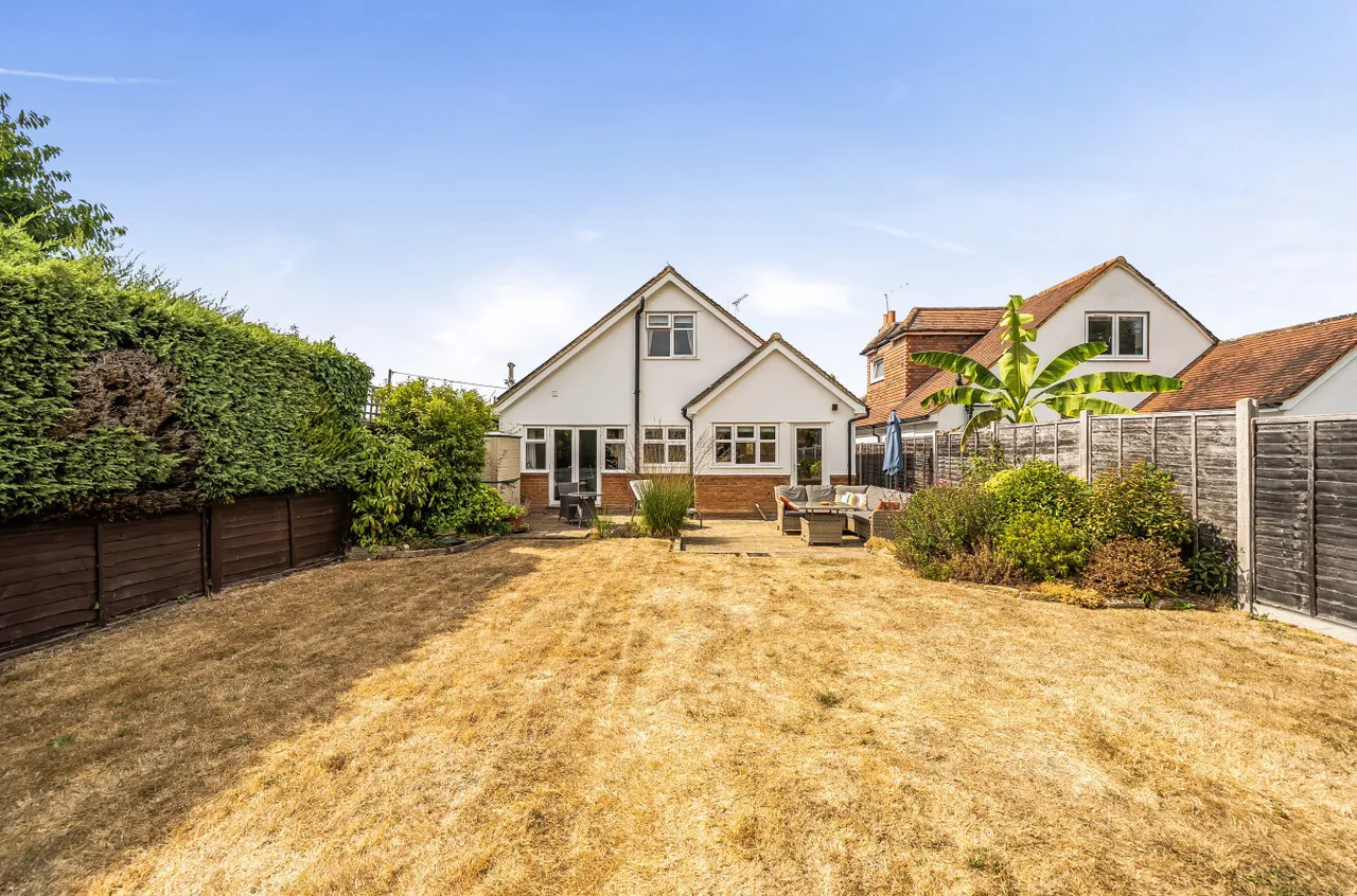 Halebourne Lane, Chobham, Woking, Surrey, GU24 8SL, photo 17