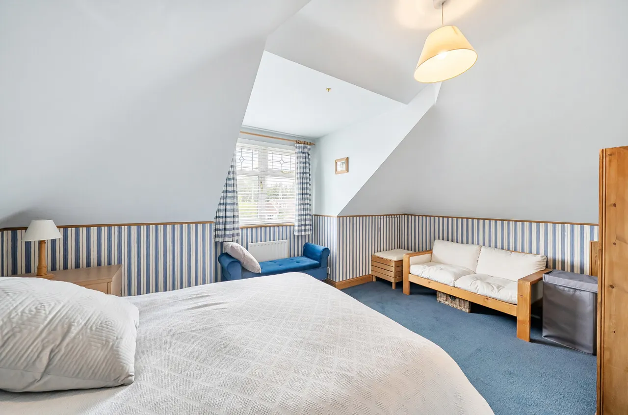 Halebourne Lane, Chobham, Woking, Surrey, GU24 8SL, photo 13