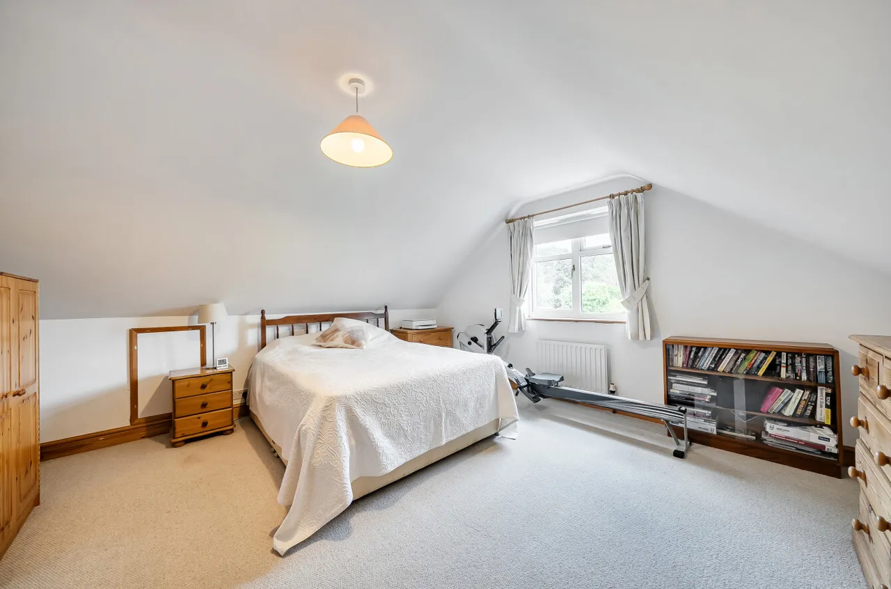 Halebourne Lane, Chobham, Woking, Surrey, GU24 8SL, photo 8