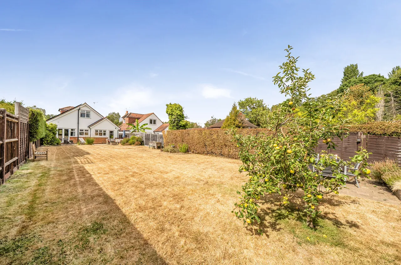 Halebourne Lane, Chobham, Woking, Surrey, GU24 8SL, photo 16
