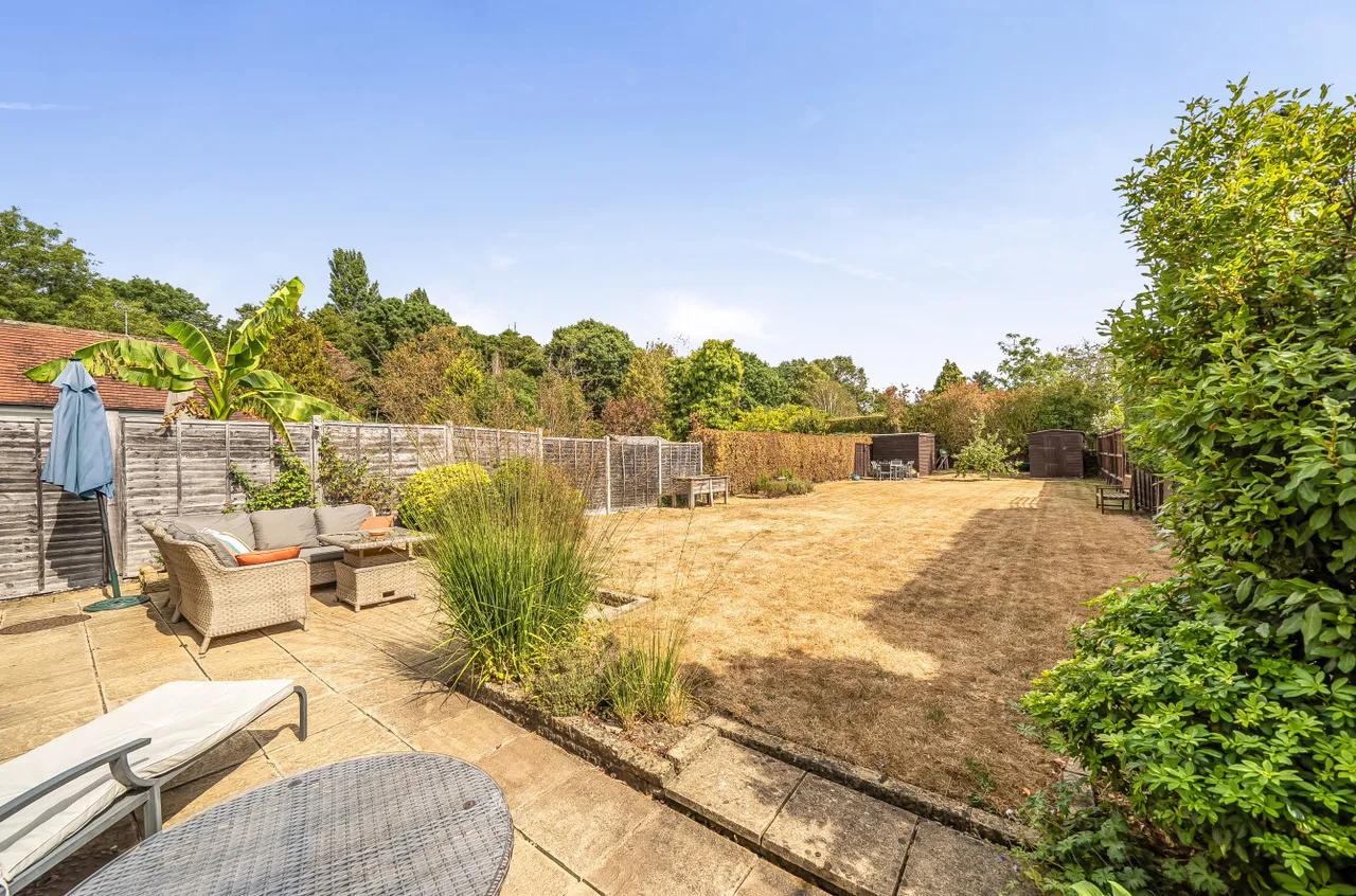 Halebourne Lane, Chobham, Woking, Surrey, GU24 8SL, photo 18