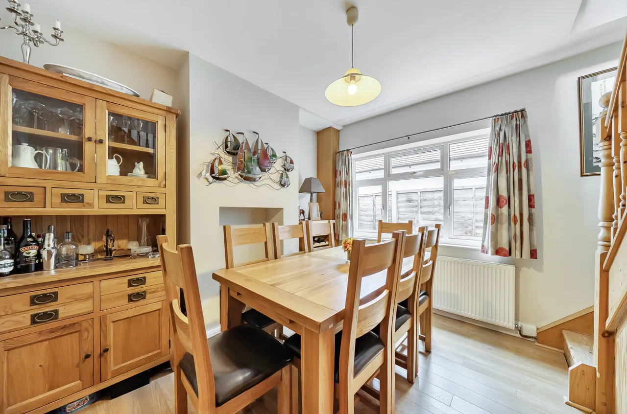 Halebourne Lane, Chobham, Woking, Surrey, GU24 8SL, photo 5