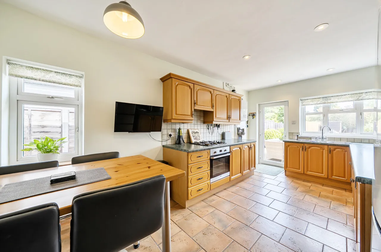 Halebourne Lane, Chobham, Woking, Surrey, GU24 8SL, photo 7