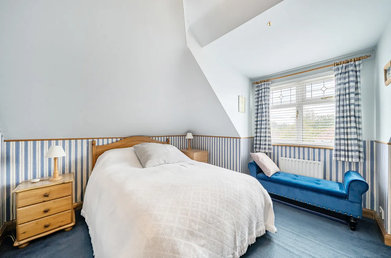 Halebourne Lane, Chobham, Woking, Surrey, GU24 8SL, photo 12