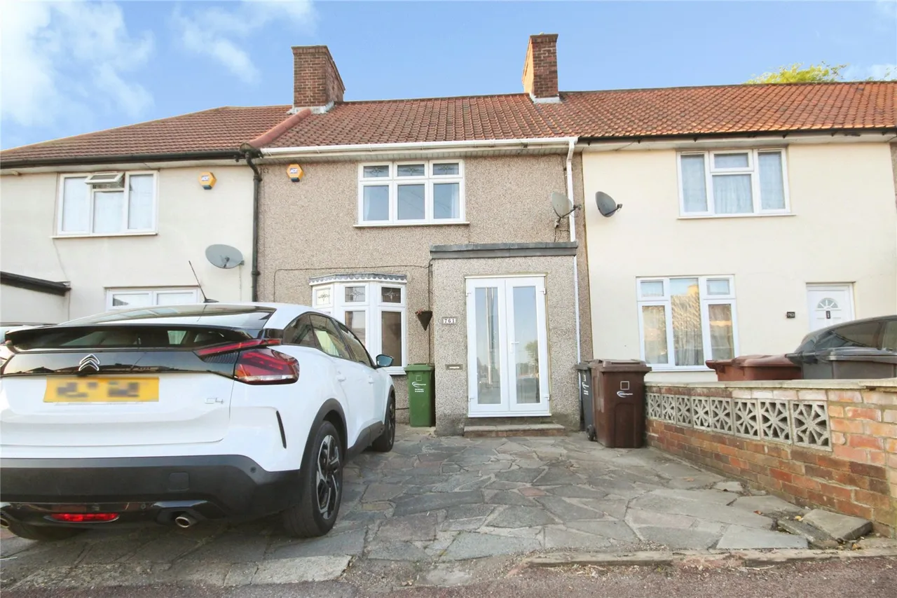 3 bed house to rent — Green Lane, Dagenham, RM8