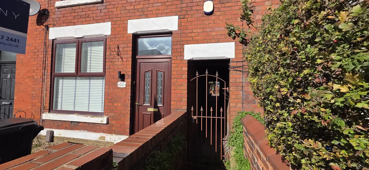 3 bed house to rent, Stockport Road East, SK6