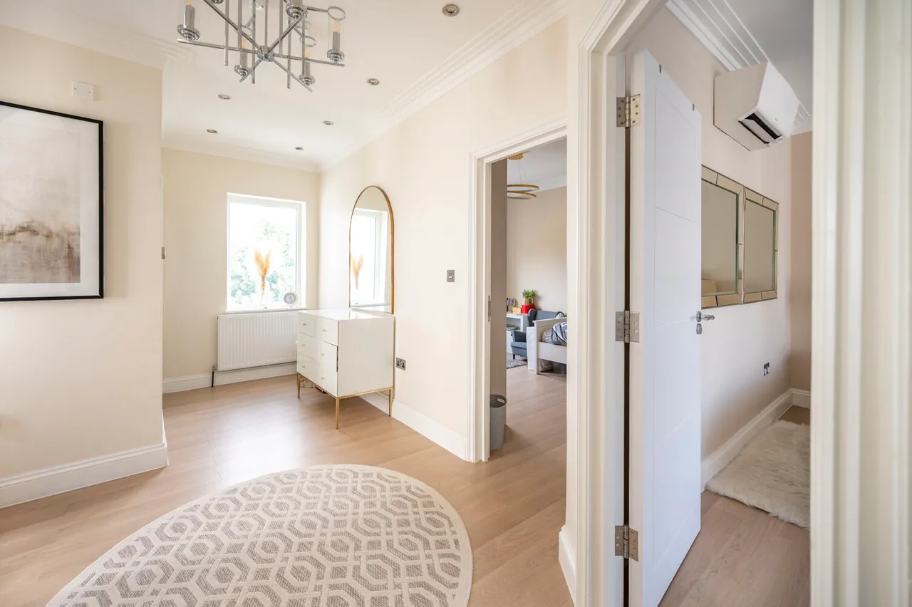 26 Warren Road, London, photo 12