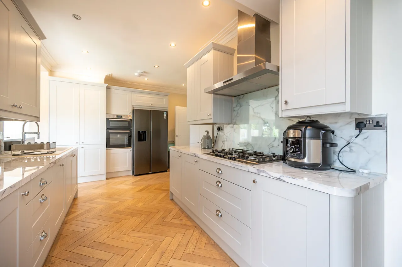 26 Warren Road, London, photo 10
